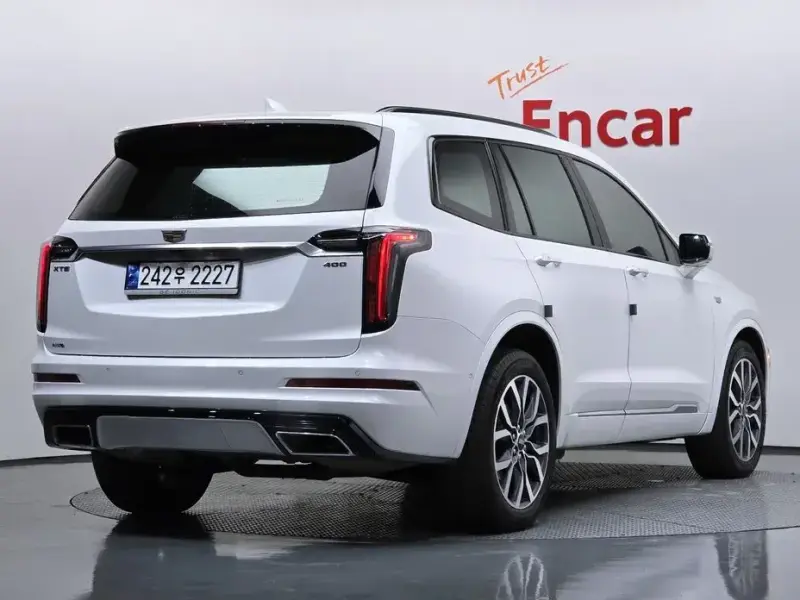 2023 Cadillac XT6 с пробегом 52 512 км