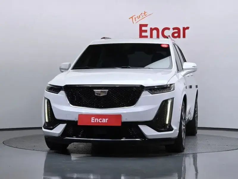2023 Cadillac XT6 с пробегом 52 512 км