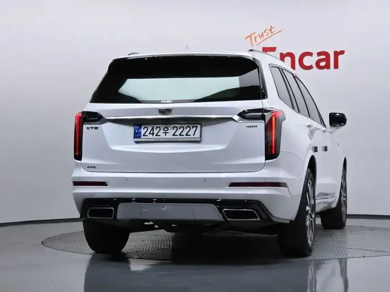2023 Cadillac XT6 с пробегом 52 512 км