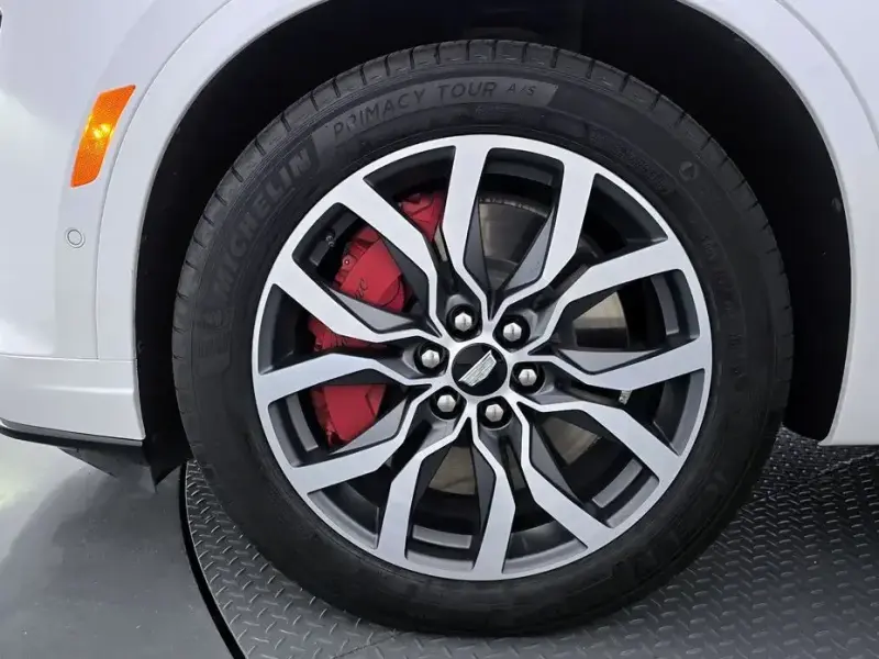 2023 Cadillac XT6 с пробегом 52 512 км