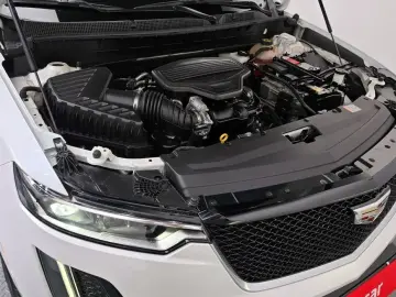 2023 Cadillac XT6 с пробегом 52 512 км
