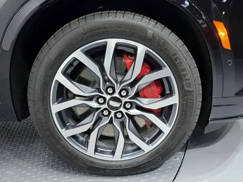 2024 Cadillac XT6 с пробегом 13 902 км