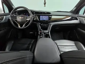 2023 Cadillac XT6 с пробегом 52 512 км