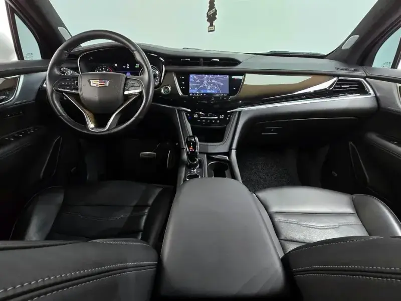 2023 Cadillac XT6 с пробегом 52 512 км