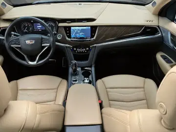 2024 Cadillac XT6 с пробегом 13 902 км