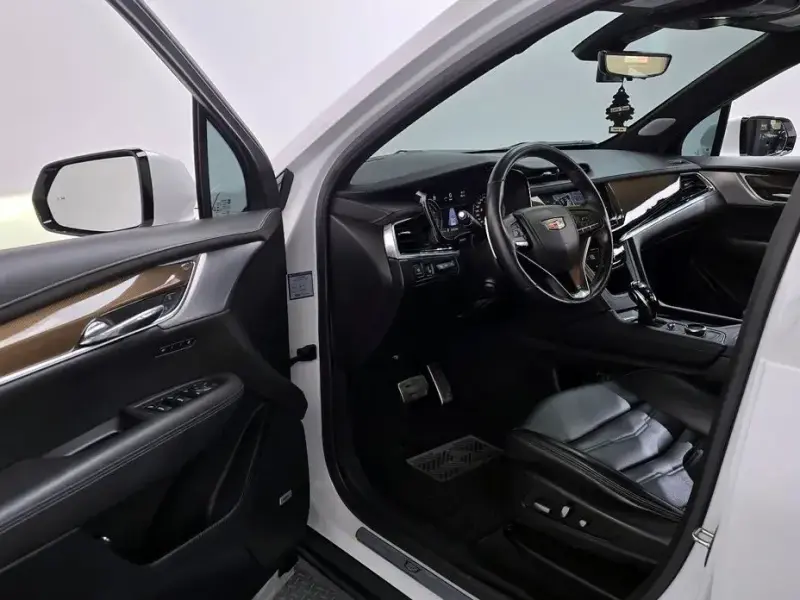 2023 Cadillac XT6 с пробегом 52 512 км