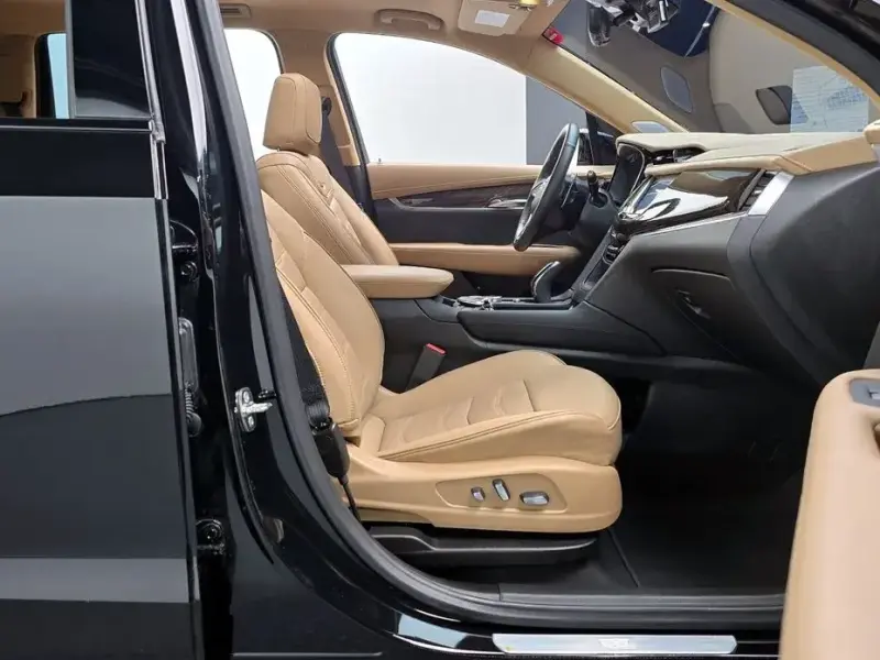 2024 Cadillac XT6 с пробегом 13 902 км
