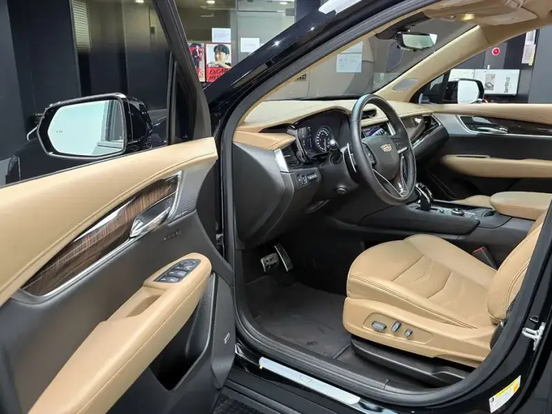 2024 Cadillac XT6 с пробегом 13 902 км