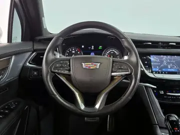 2023 Cadillac XT6 с пробегом 52 512 км
