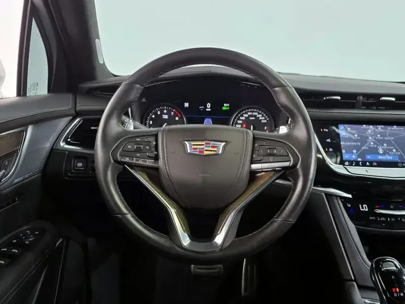 2023 Cadillac XT6 с пробегом 52 512 км