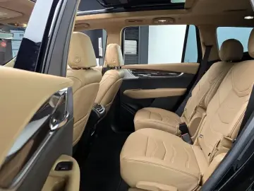 2024 Cadillac XT6 с пробегом 13 902 км