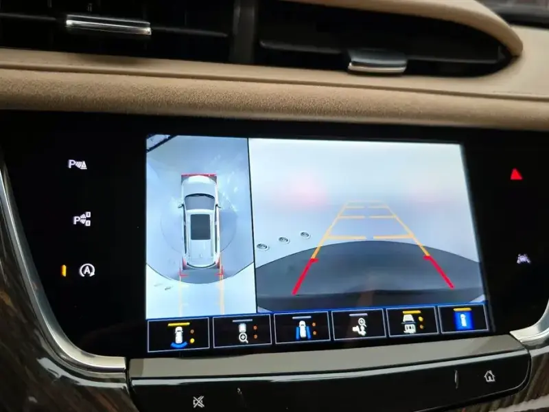 2024 Cadillac XT6 с пробегом 13 902 км