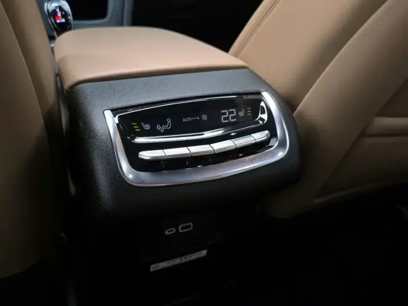 2024 Cadillac XT6 с пробегом 13 902 км