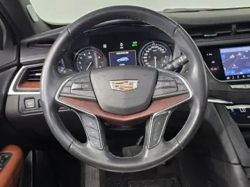 2020 Cadillac XT5 с пробегом 83 241 км