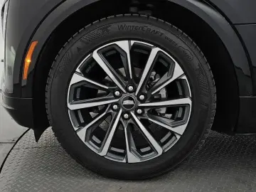 2024 Cadillac Lyriq с пробегом 9 650 км