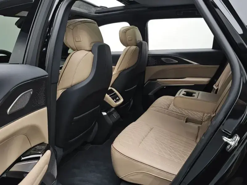2024 Cadillac Lyriq с пробегом 9 650 км