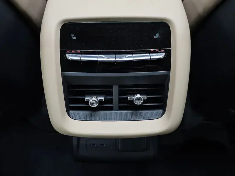 2024 Cadillac Lyriq с пробегом 9 650 км