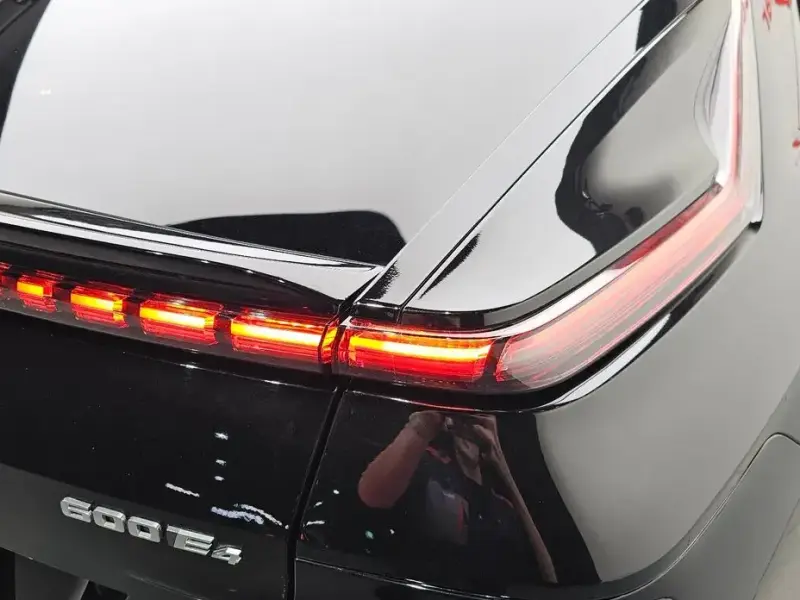 2024 Cadillac Lyriq с пробегом 9 650 км