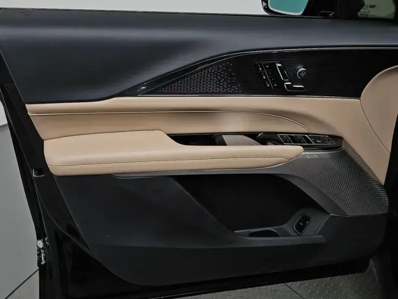 2024 Cadillac Lyriq с пробегом 9 650 км