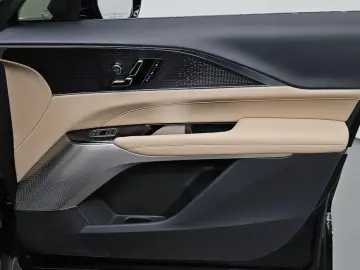 2024 Cadillac Lyriq с пробегом 9 650 км