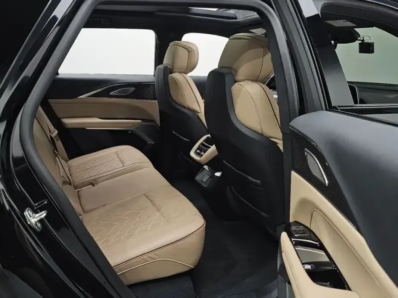 2024 Cadillac Lyriq с пробегом 9 650 км