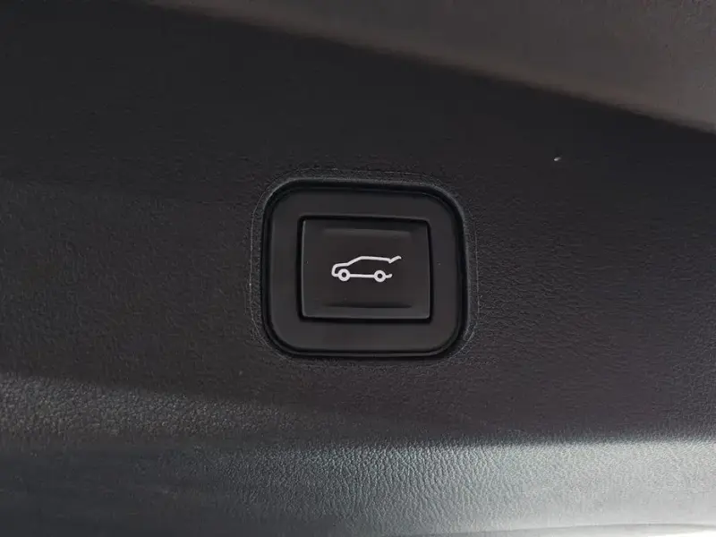 2024 Cadillac Lyriq с пробегом 9 650 км