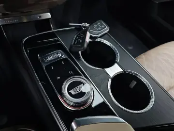 2024 Cadillac Lyriq с пробегом 9 650 км