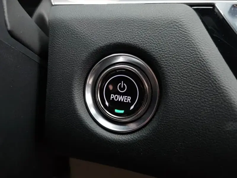 2024 Cadillac Lyriq с пробегом 9 650 км