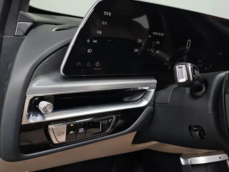 2024 Cadillac Lyriq с пробегом 9 650 км