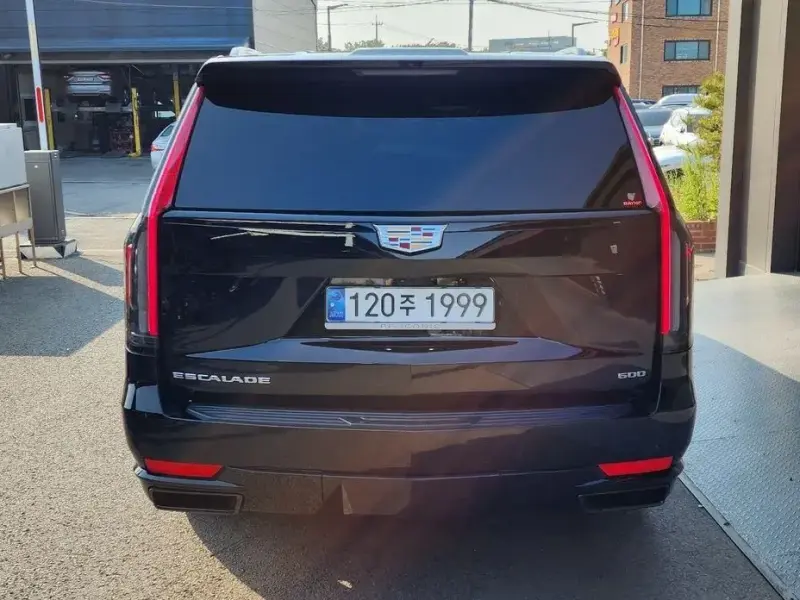 2024 Cadillac Escalade с пробегом 29 976 км