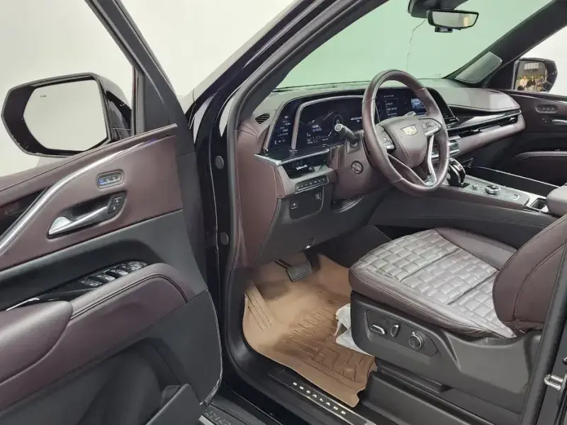 2024 Cadillac Escalade с пробегом 29 976 км