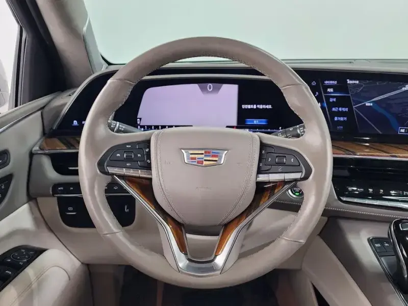 2022 Cadillac Escalade с пробегом 62 878 км