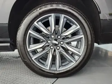 2024 Cadillac Escalade с пробегом 29 976 км