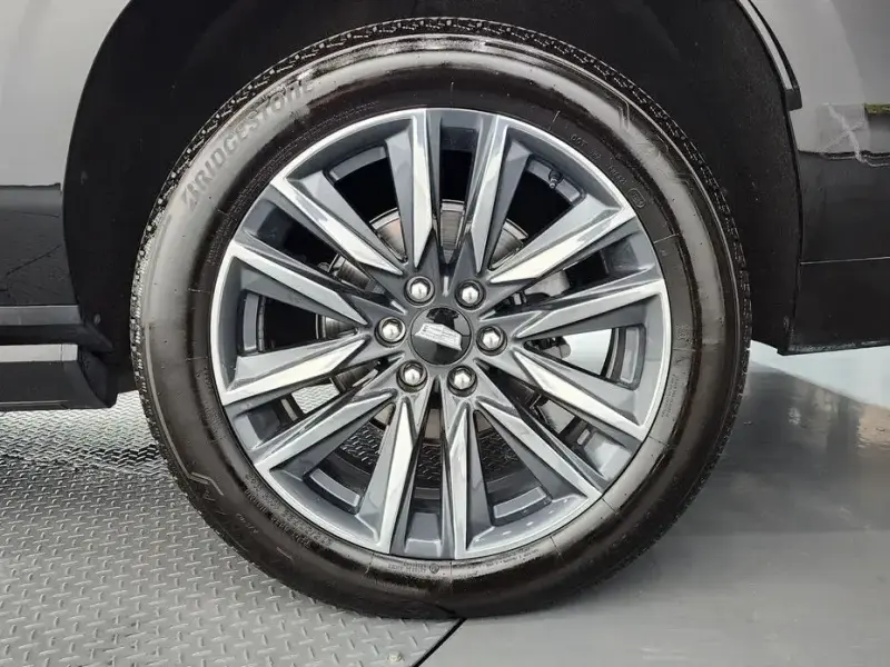 2024 Cadillac Escalade с пробегом 29 976 км