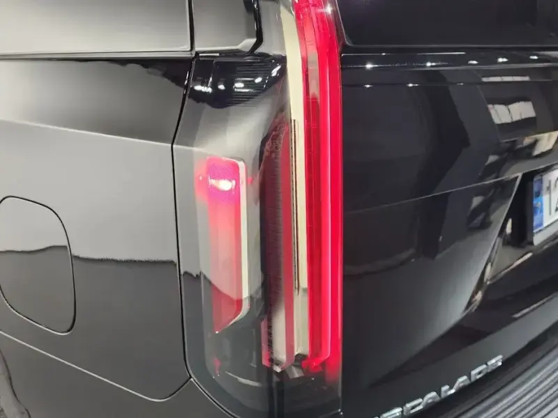 2024 Cadillac Escalade с пробегом 29 976 км
