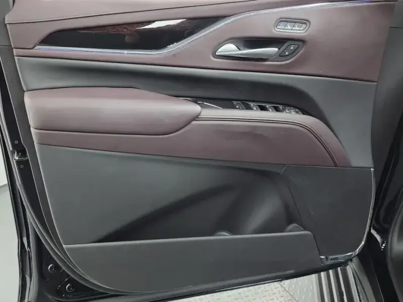 2024 Cadillac Escalade с пробегом 29 976 км