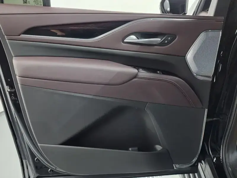 2024 Cadillac Escalade с пробегом 29 976 км