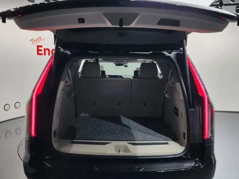 2022 Cadillac Escalade с пробегом 62 878 км