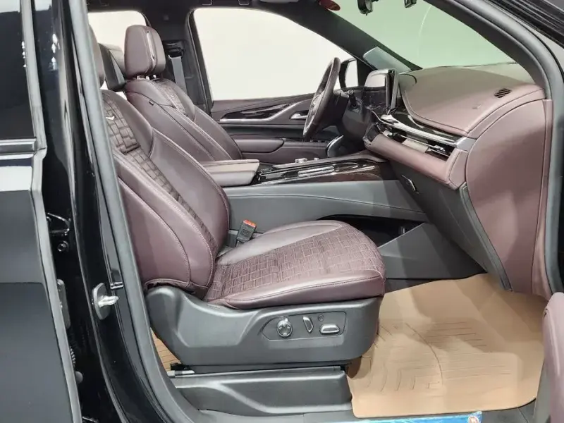 2024 Cadillac Escalade с пробегом 29 976 км
