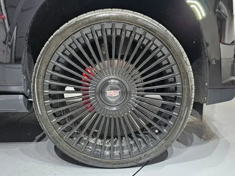 2022 Cadillac Escalade с пробегом 27 583 км