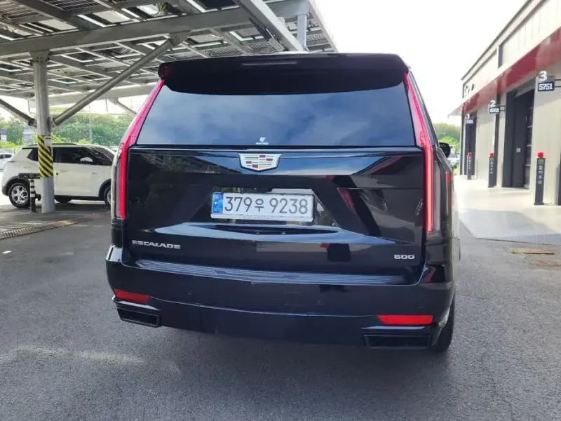 2023 Cadillac Escalade с пробегом 88 719 км