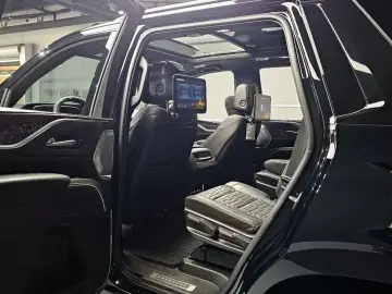 2022 Cadillac Escalade с пробегом 27 583 км