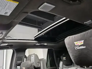 2022 Cadillac Escalade с пробегом 27 583 км