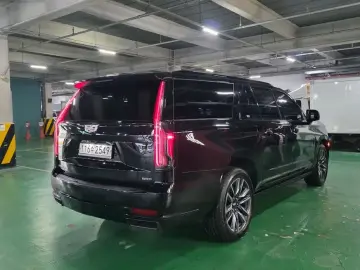 2023 Cadillac Escalade с пробегом 28 697 км