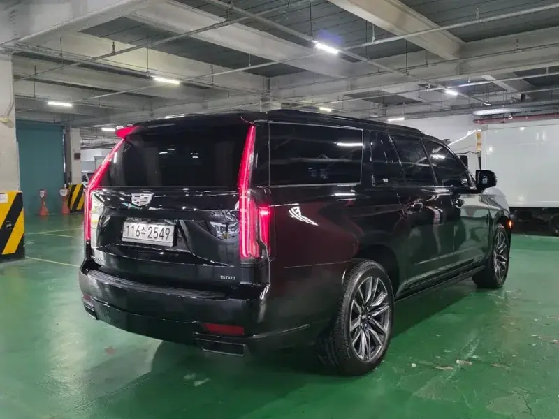 2023 Cadillac Escalade с пробегом 28 697 км