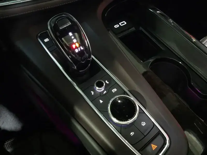 2023 Cadillac Escalade с пробегом 28 697 км