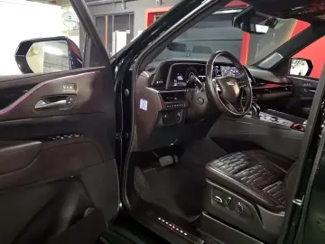 2023 Cadillac Escalade с пробегом 28 697 км