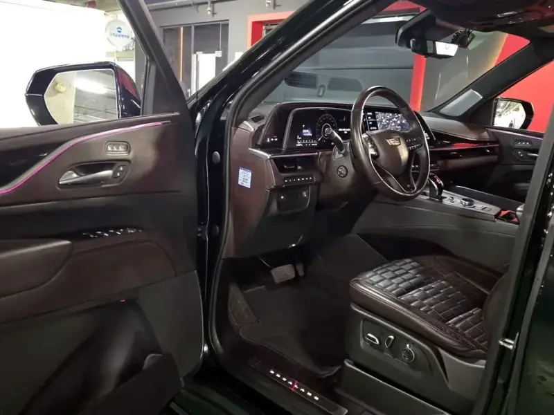 2023 Cadillac Escalade с пробегом 28 697 км