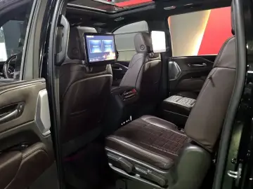 2023 Cadillac Escalade с пробегом 28 697 км