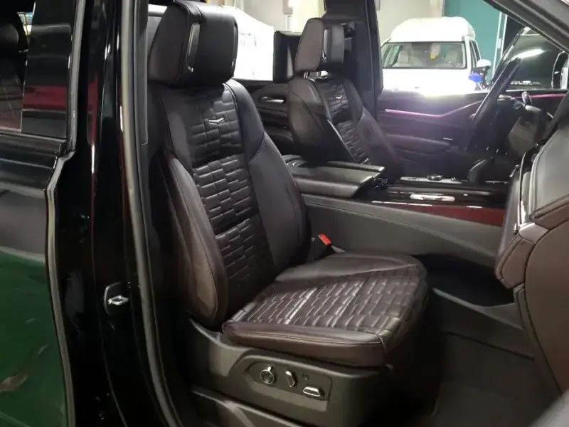2023 Cadillac Escalade с пробегом 28 697 км